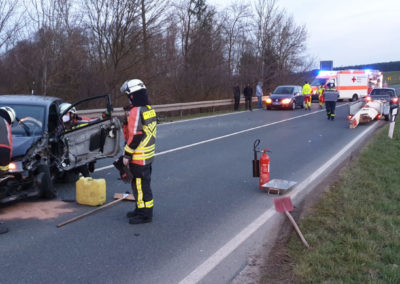 FF Forth Betriebsstoffe aufnehmen nach VU 2 – Feuerwehr Forth