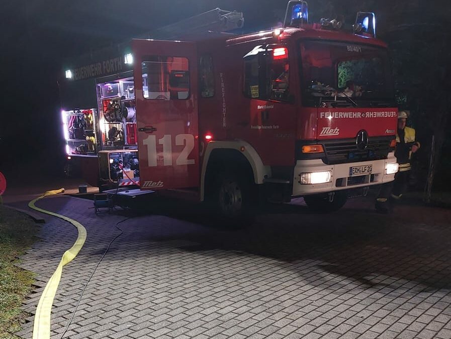Rauchentwicklung aus Gebäude
