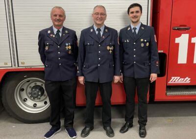 FF Forth 20240126 die beiden scheidenden Kameraden v.l. JohannesGebhard GeorgHolzmann 2KommandantSebastianSinger – Feuerwehr Forth