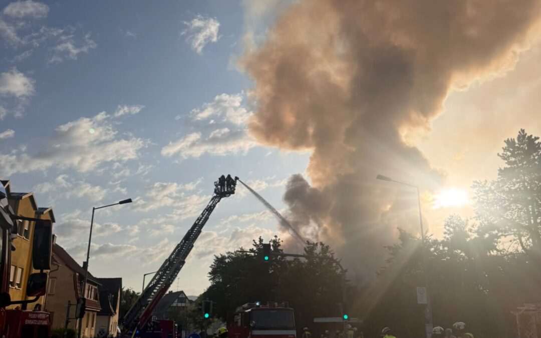Dachstuhlbrand in der Forther Hauptstraße