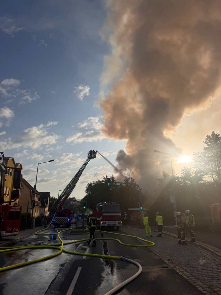 Dachstuhlbrand in der Forther Hauptstraße 1 – Feuerwehr Forth FF Forth Einsatz 20260720 1 – Feuerwehr Forth
